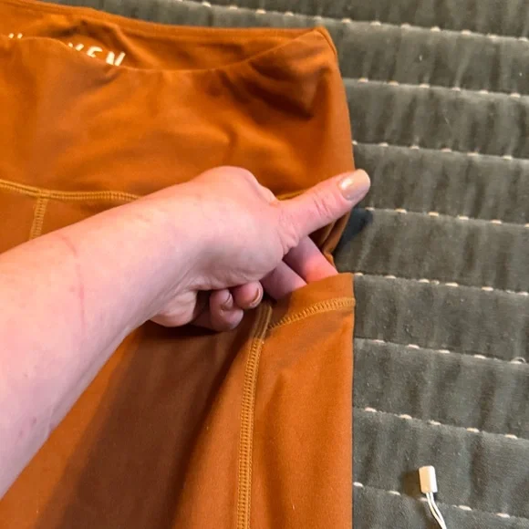 Wolven Activewear Set - Tumeric Yoga Sports Bra & Leggings - Picture 5 of 11